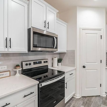 Gorgeous New Townhome/Charlotte! エクステリア 写真