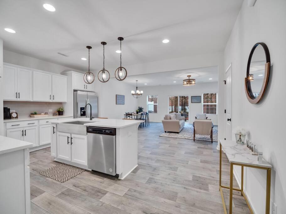 Gorgeous New Townhome/Charlotte! エクステリア 写真