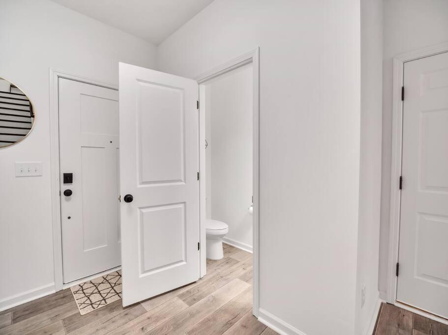 Gorgeous New Townhome/Charlotte! エクステリア 写真