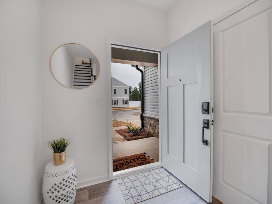 Gorgeous New Townhome/Charlotte! エクステリア 写真