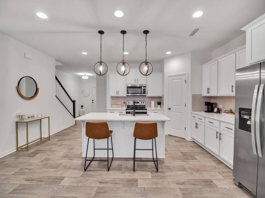 Gorgeous New Townhome/Charlotte! エクステリア 写真