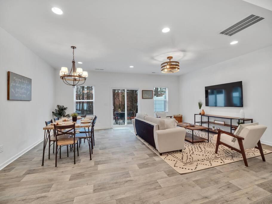 Gorgeous New Townhome/Charlotte! エクステリア 写真