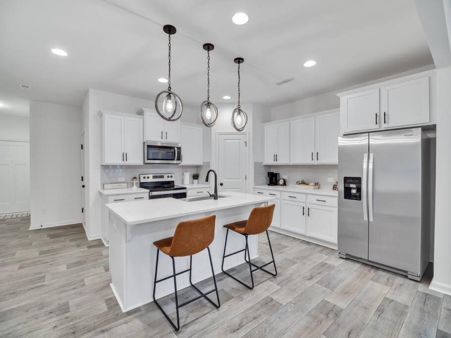 Gorgeous New Townhome/Charlotte! エクステリア 写真
