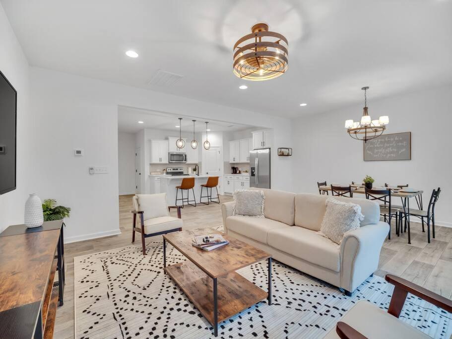 Gorgeous New Townhome/Charlotte! エクステリア 写真