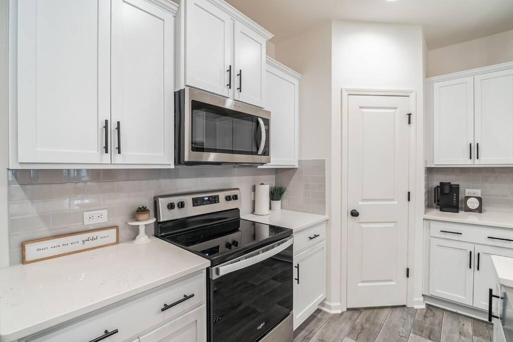 Gorgeous New Townhome/Charlotte! エクステリア 写真